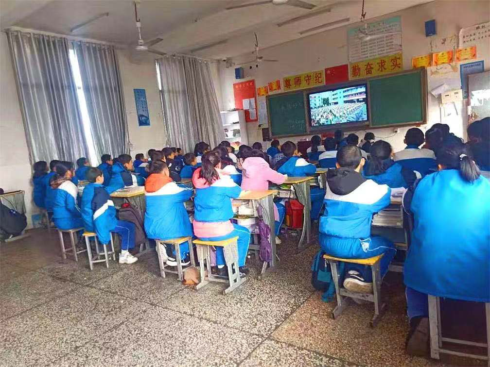 武冈市洞庭学校6000余名学生享受"我是接班人"网络"营养大餐"